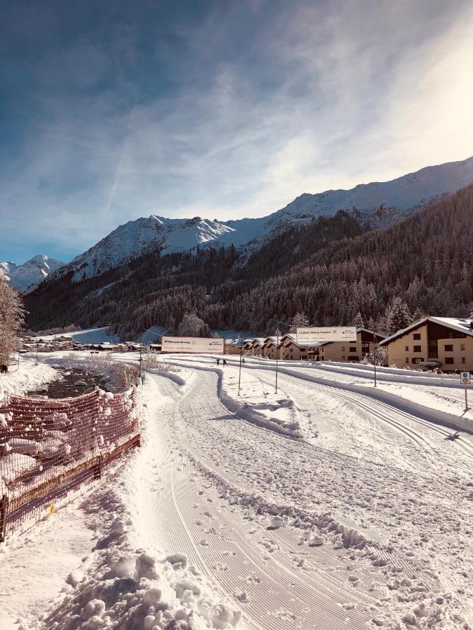 Studio In Klosters Bed & Breakfast Exterior photo